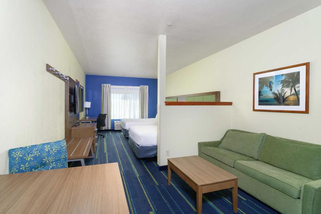 Triple Play & Resort 3*